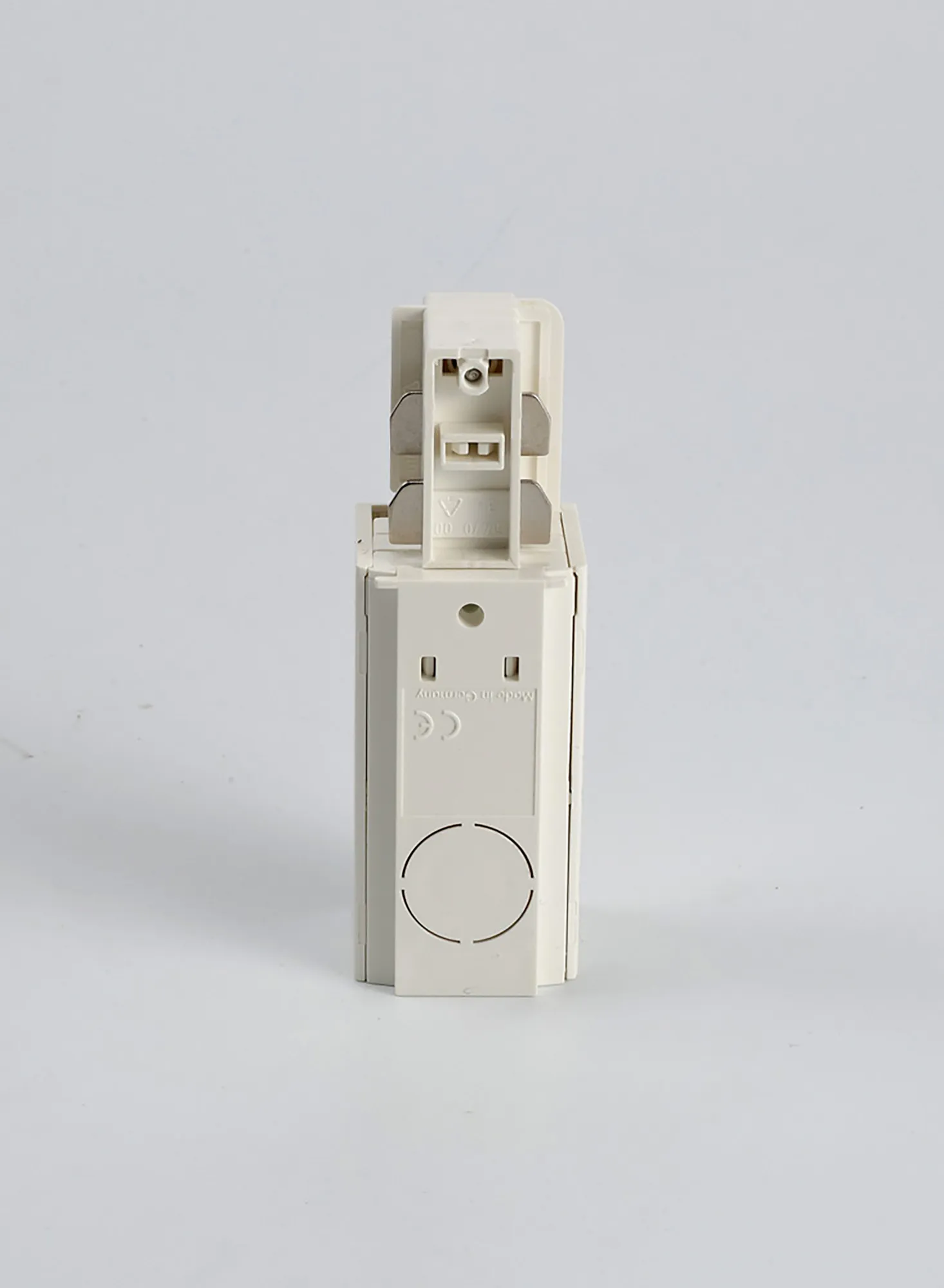 Left End Feed 3 Circuit Surface Mounted Track 555 1 1202 6  Eutrac 3 Circuit Surface-RAL9016